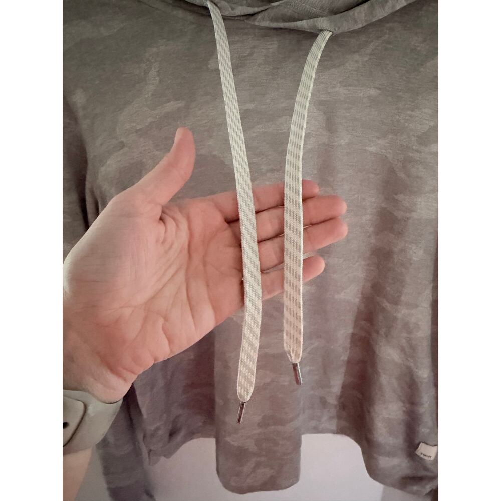 Vuori Women's Heather Gray Camo Halo Essential Hoodie-Size Medium - Picture 5 of 8